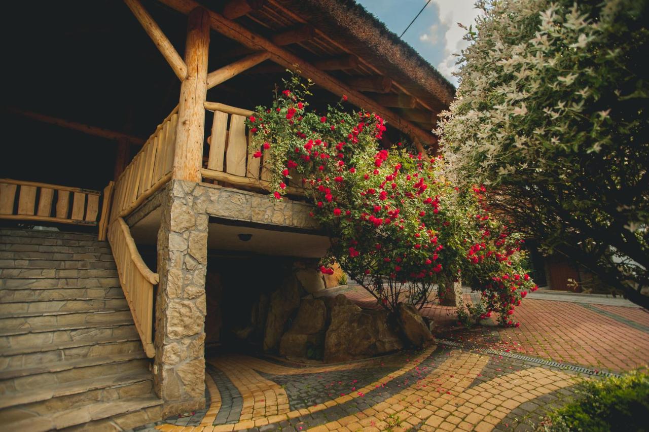 Zajazd ,,Pod Jeleniem" Okrajnik Exterior photo